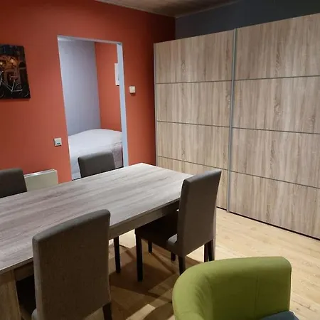 Le Rouge Gorge Curieux Apartment *